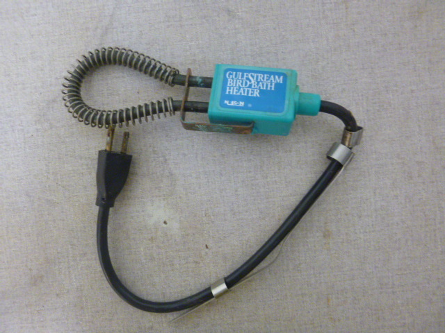 lot 109 image: Gulf Stream Bird Bath Heater
