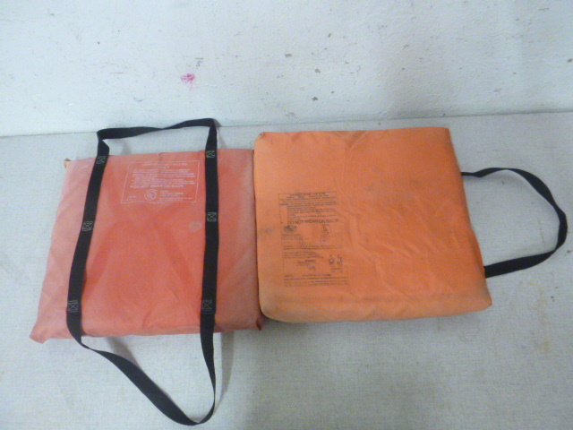 lot 114 image: 2 Throwable Devises