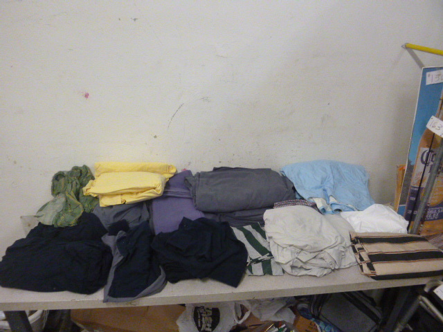 lot 128 image: Miscellaneous Linens