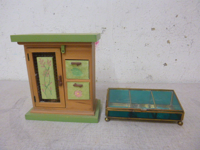lot 129 image: 2 Jewelry Boxes