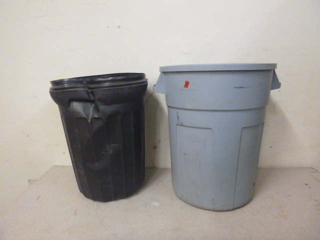 lot 131 image: 2 Garbage Cans