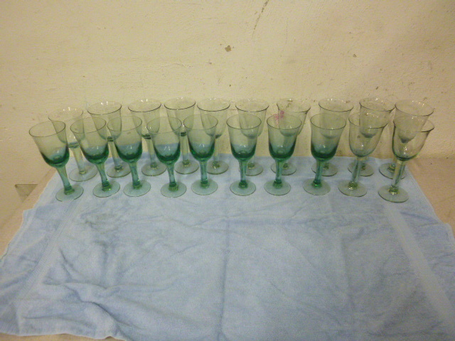 lot 178 image: 20 Wine Glasses