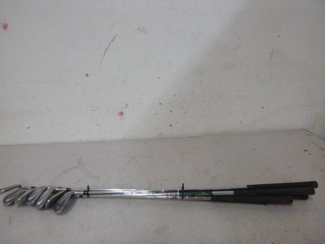 lot 185 image: 7 Golf Clubs