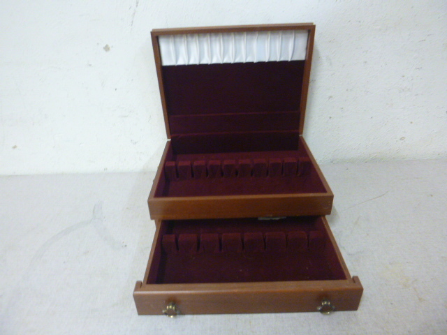 lot 187 image: Silverware Chest