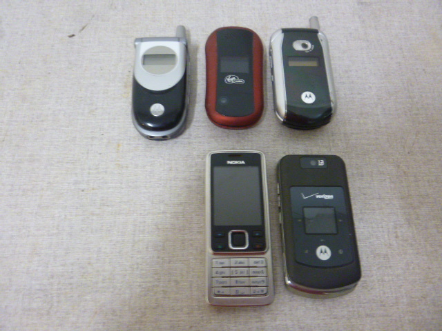 lot 215 image: 5 Cell Phones