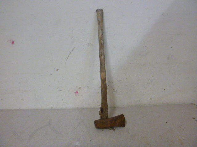 lot 227 image: Splitting Maul