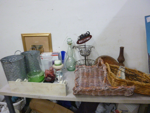 lot 228 image: Miscellaneous Home Dcor Items