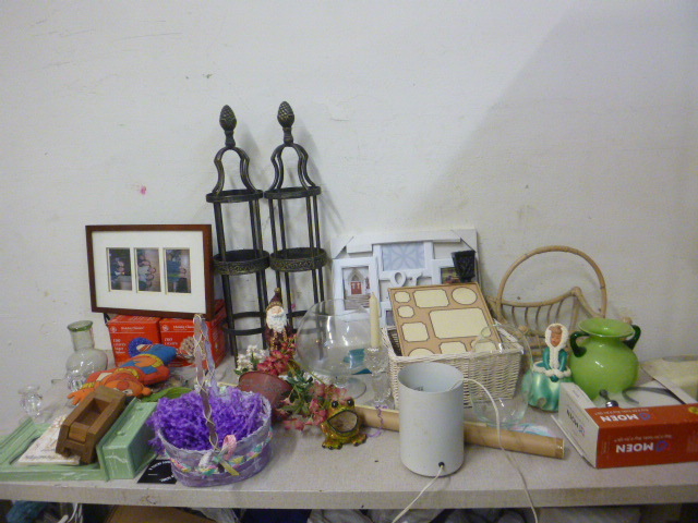 lot 241 image: Miscellaneous Home Dcor Items