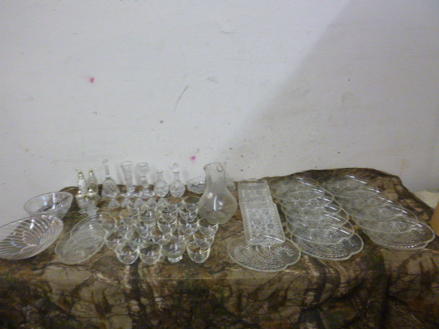 lot 248 image: Miscellaneous Glassware