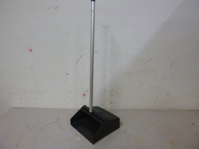 lot 257 image: Dust Pan