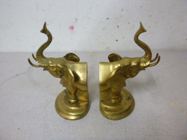 lot 270 image: 2 Elephant Brass Book Ends