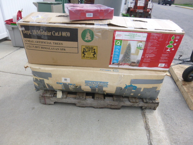 lot 278 image: Miscellaneous Christmas Items
