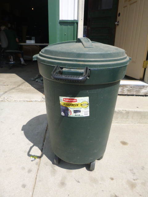 lot 283 image: Rubbermaid Garbage Can