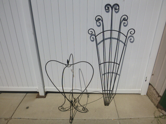 lot 287 image: 2 Garden Trellises