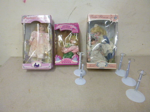 lot 297 image: 4 Porcelain Dolls