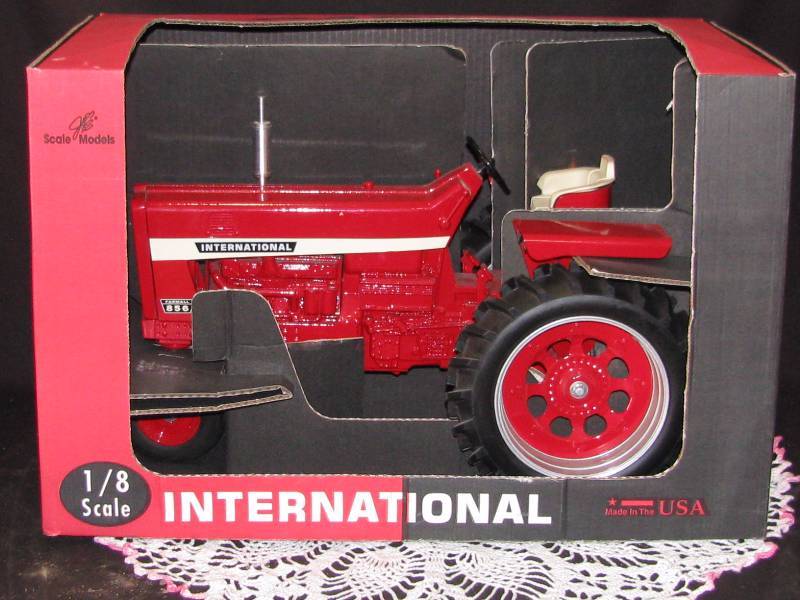 Case International 18 Scale Toy Tractor