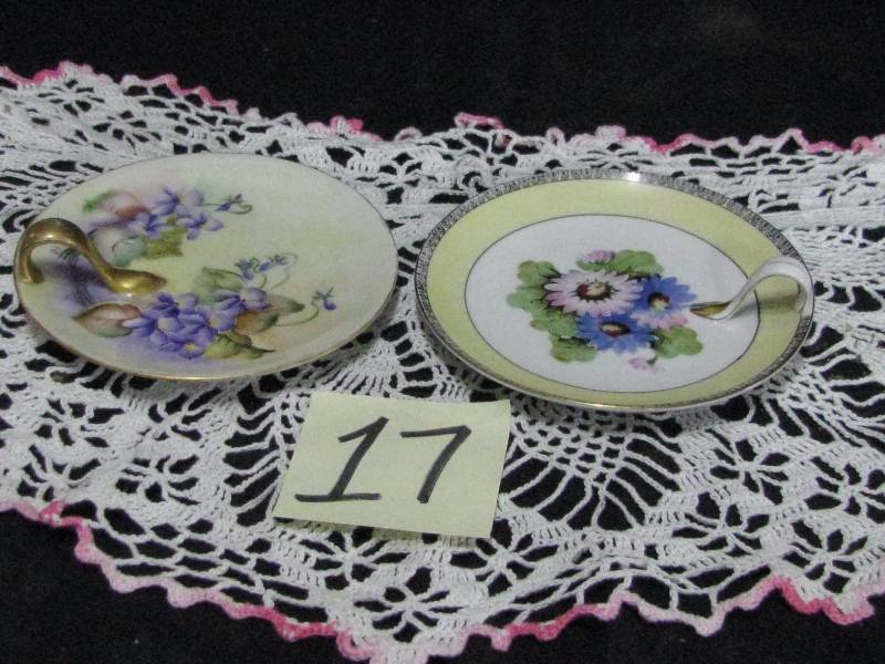 Flowered Plates with Finger Hold