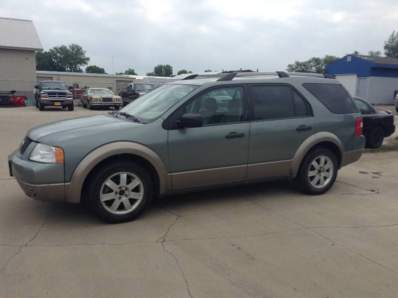 lot 1 image: 2006 Ford Freestyle