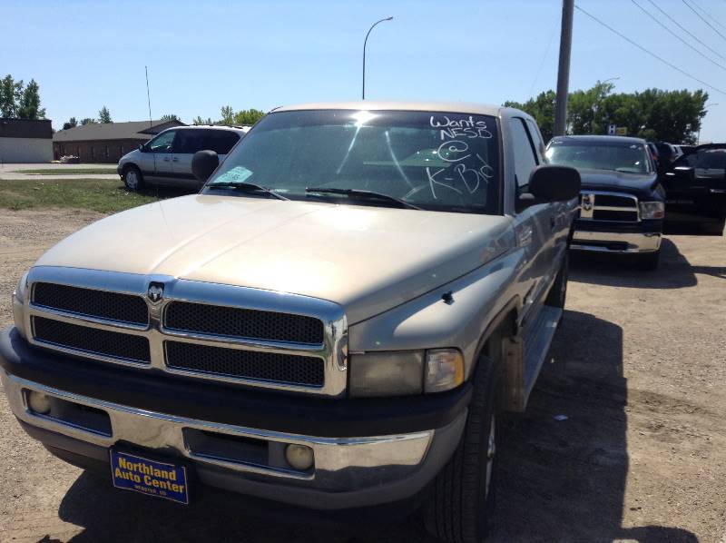 lot 4 image: 2001 Dodge Ram