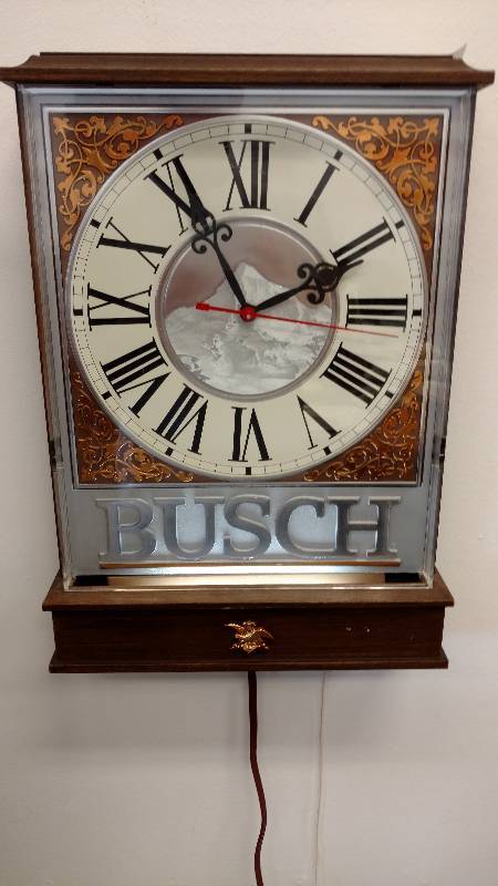 lot 11 image: Vintage Busch Clock