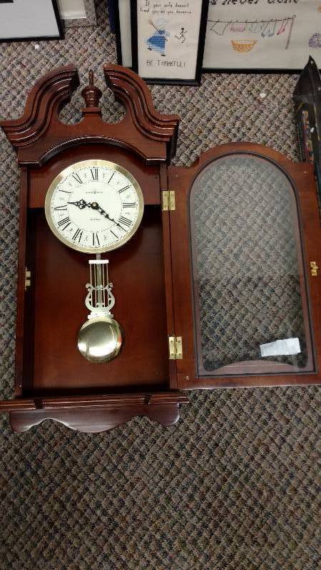 lot 15 image: Howard Miller Dual Chime Clock