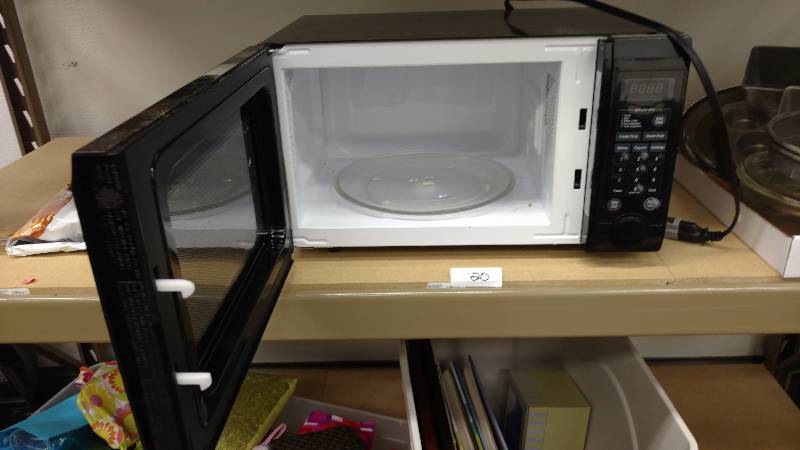lot 20 image: Microwave