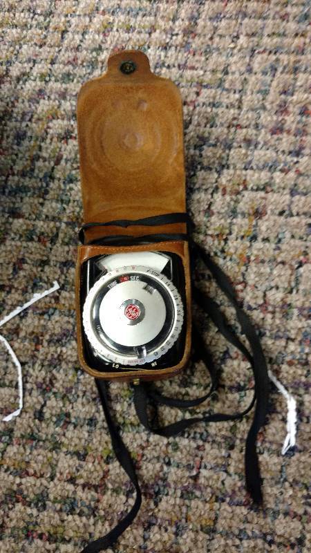 lot 39 image: Antique Cameras