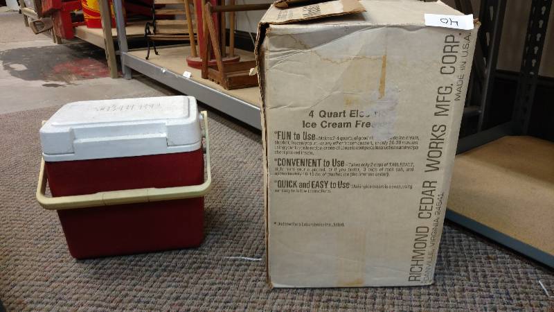 lot 40 image: Ice Cream Maker and Cooler