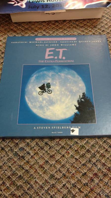 lot 43 image: ET Collectibles