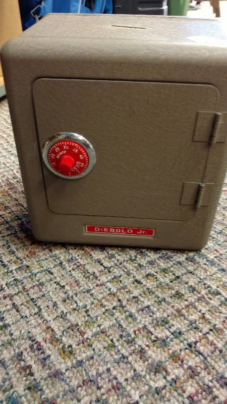 lot 47 image: Small Safe