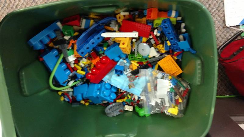 lot 63 image: Large Tub of Legos