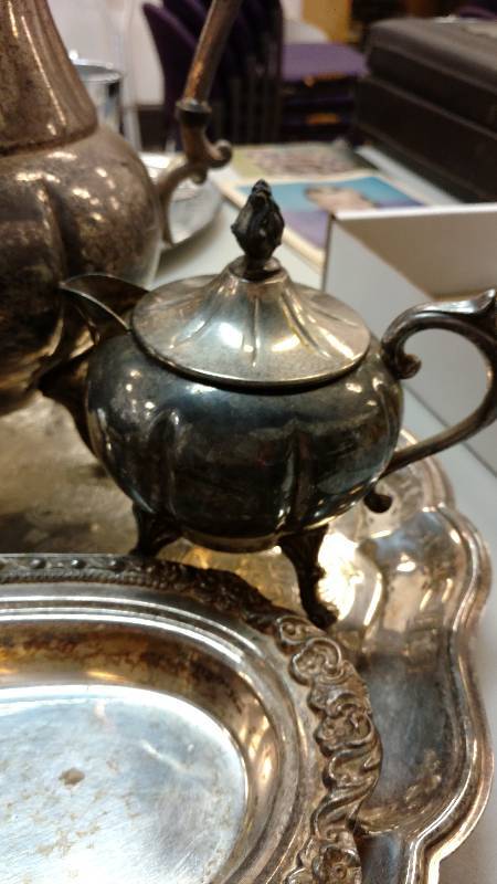 lot 70 image: Sheridan Tea Set