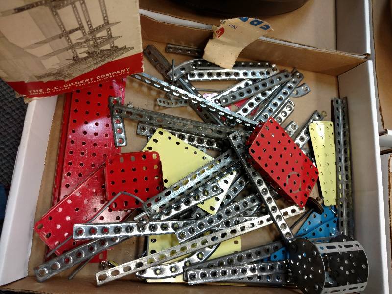 lot 72 image: Vintage Erector Set
