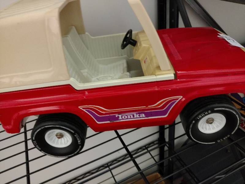 lot 139 image: Vintage Tonka Jeep
