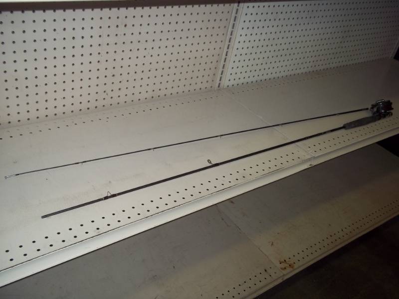 lot 4 image: Fly Rod with Reel