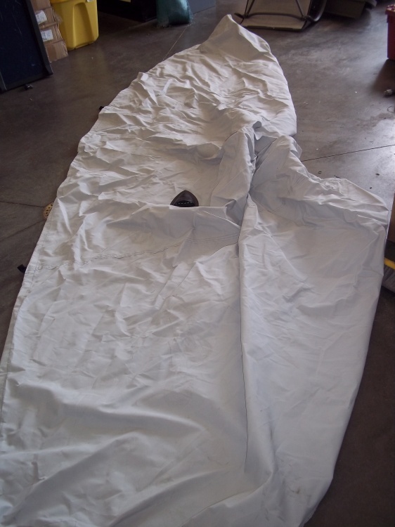 lot 9 image: 12 Boat Cover