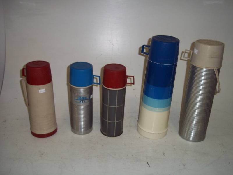 lot 27 image: 5 Vintage Thermos