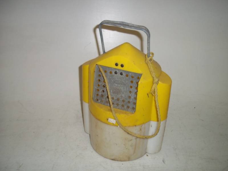 lot 33 image: Minnow Bucket