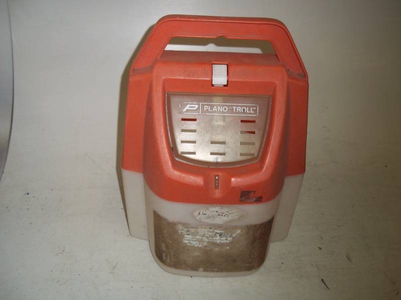 lot 35 image: Minnow Bucket