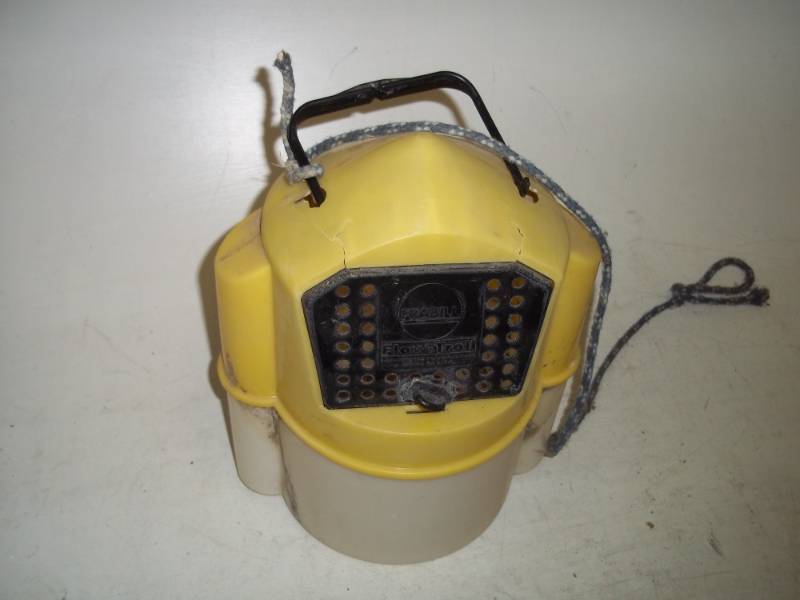 lot 37 image: Minnow bucket