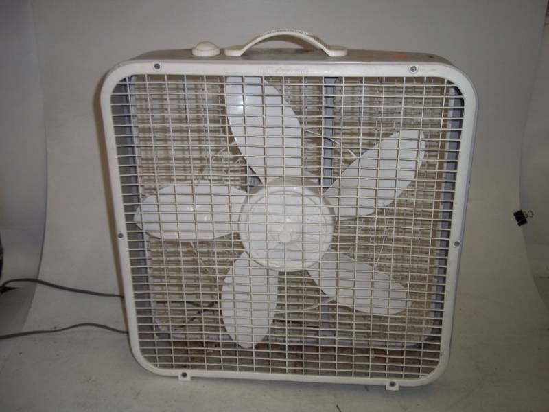 lot 39 image: Box Fan