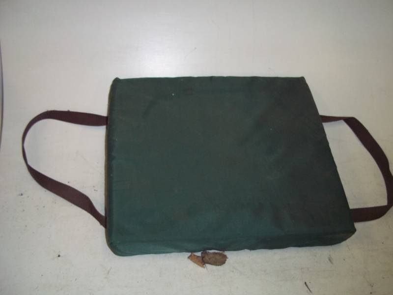 lot 46 image: Boat Cushion Green