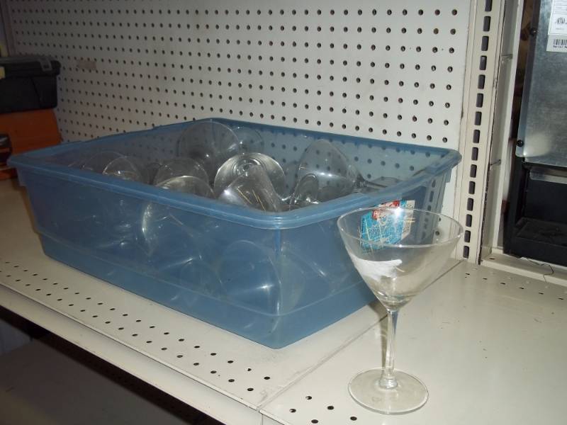 lot 78 image: Wine Glasses with tub