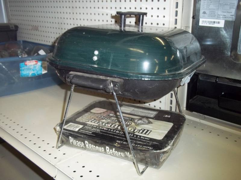 lot 79 image: Table top grill with new portable grill