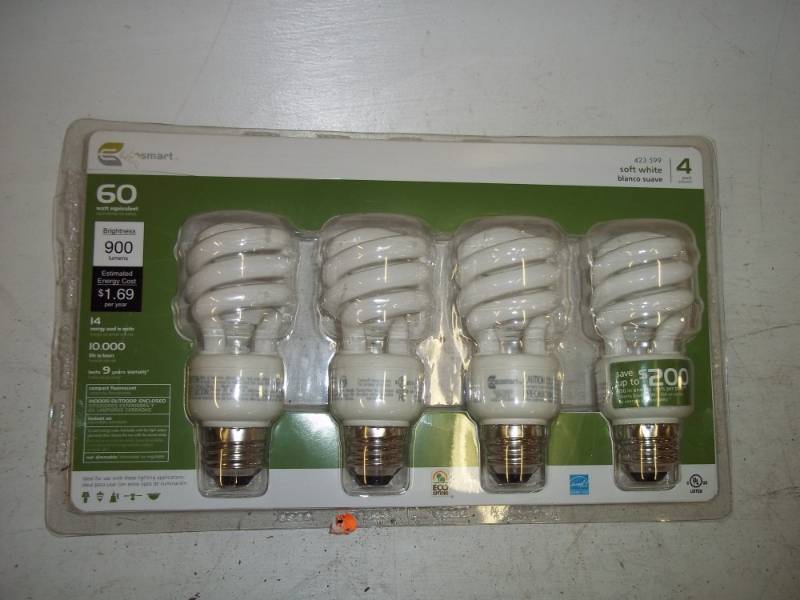 lot 99 image: New Fluorescent compact lights 60w equivalent 4 pk