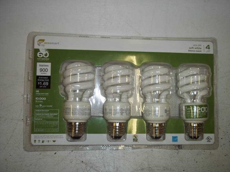 lot 101 image: New Fluorescent compact lights 60w equivalent 4 pk