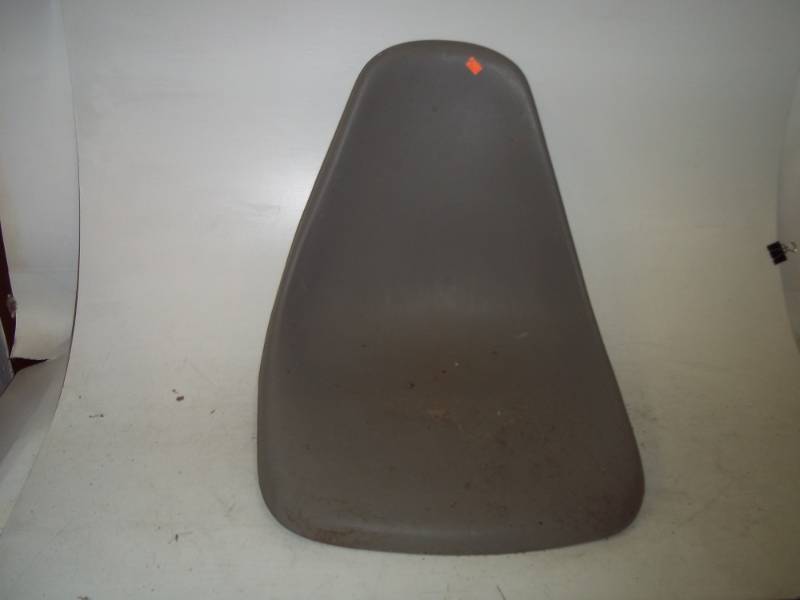 lot 105 image: Plastic boat seat