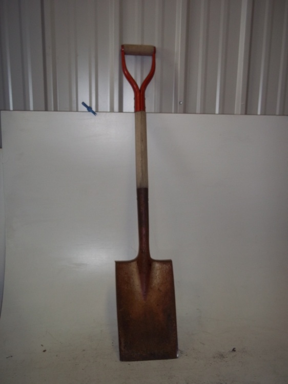 lot 116 image: Flat D Handle Shovel
