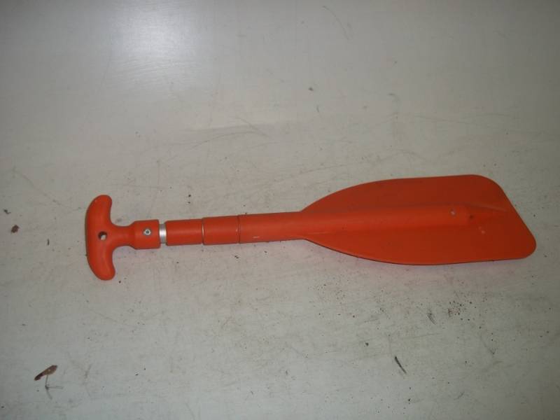 lot 121 image: Telescoping Boat Paddle