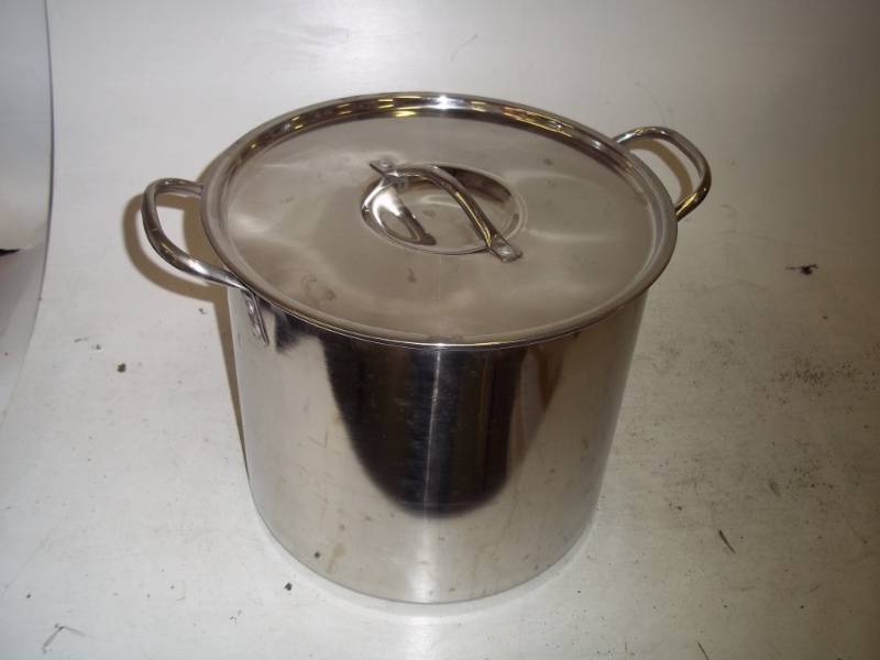lot 143 image: Large Cooking Pot